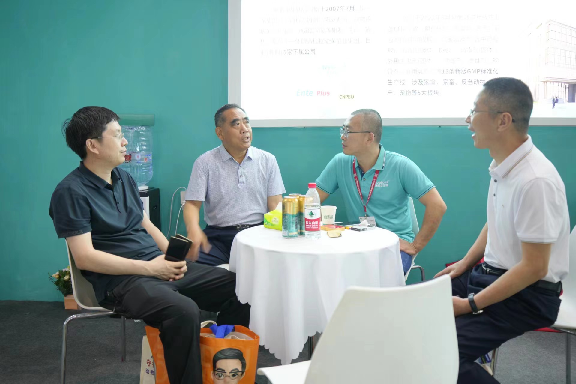 许总与客户-1.jpg
